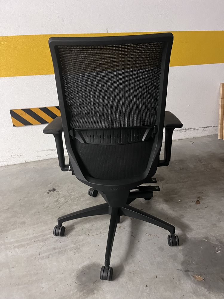 Cadeira escritorio preta
