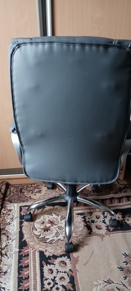 Крісло офісне сіре