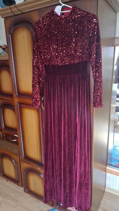 dluga sukienka balowa z rozcięciem cekiny czerwona S/M