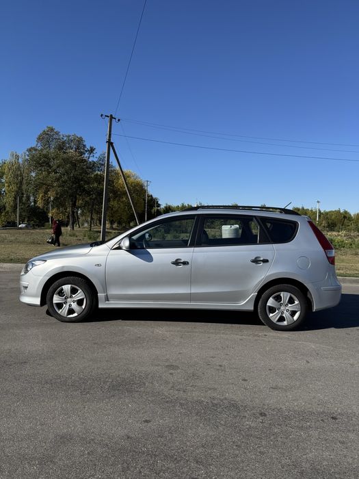 Hyundai i30 2010 року універсал 1.4 газ бензин