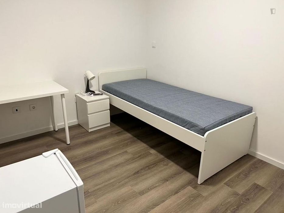 691141 - Quarto 6 com cama de solteiro em...