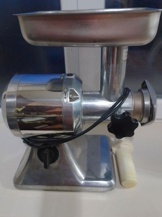 Професійна мʼясорубка FAMA FTS 107E (Італія) повний Unger