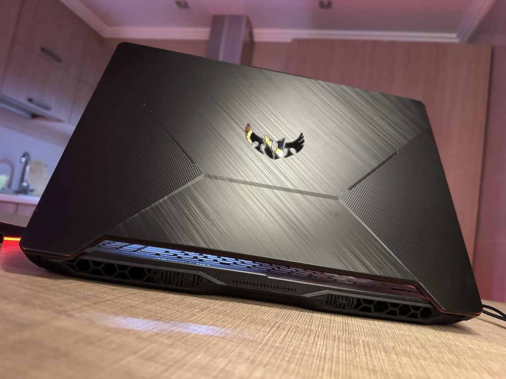 Игровой ноутбук Asus TuF Gaming полный комплект с девайсами!