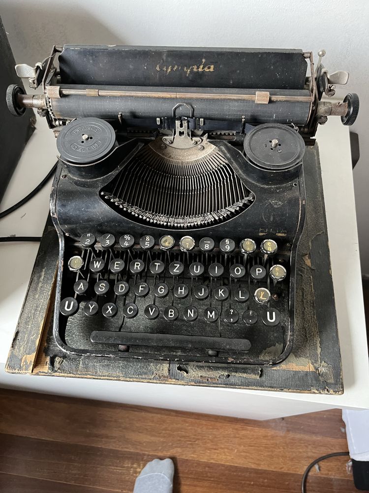 Maszyna do pisania przedwojenna