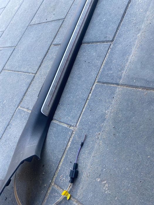 Listwa progowa prawa Vw golf VII GTI 3 drzwi led