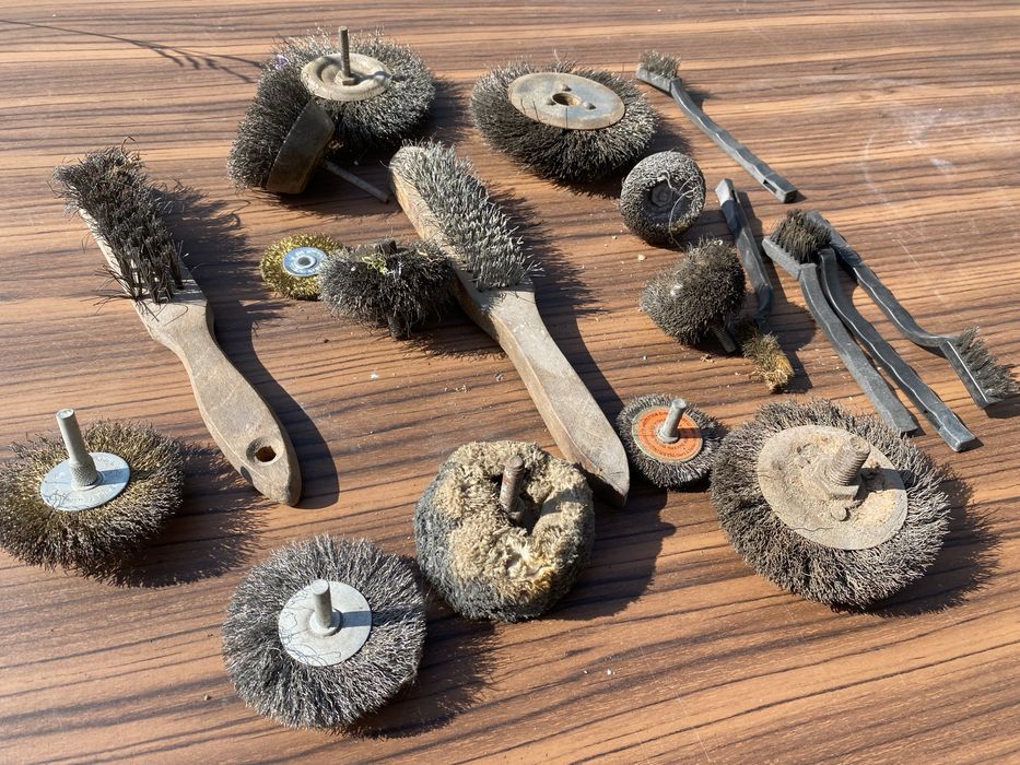 Szczotki druciane na wiertarkę i ręczne