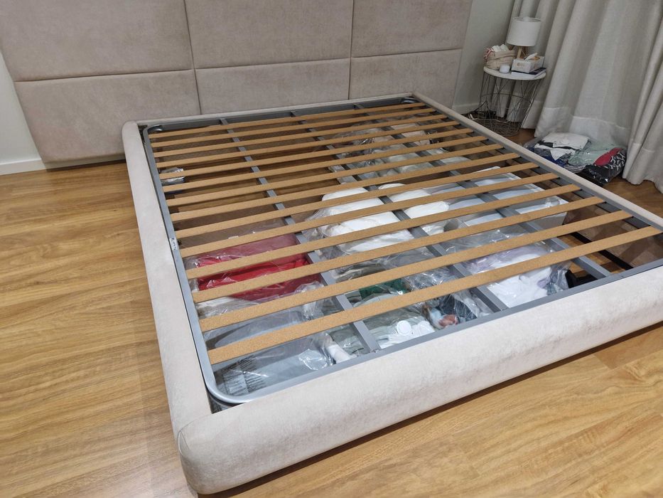Vendo cama 200 x 180 cm (sem colchão)