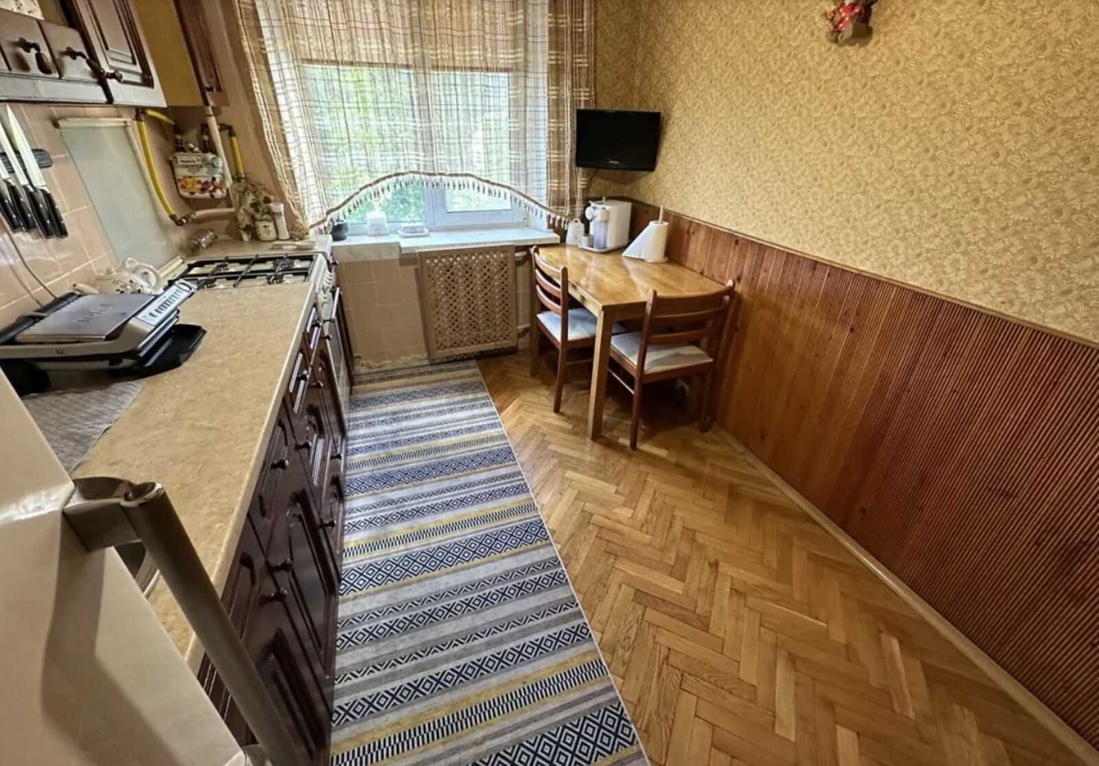 Продається добра 3-х кімнатна квартира зі всім. Р-н мед. університету