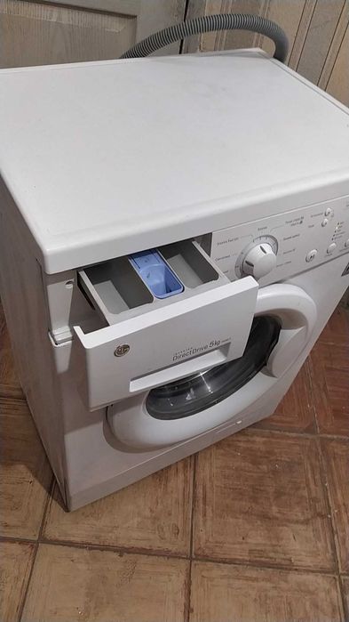 Стиральную машину LG в рабочем состоянии. прямой привод.