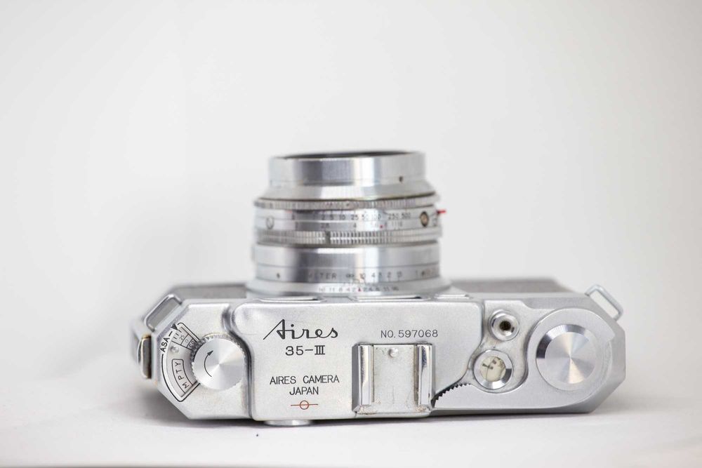 Máquina Fotográfica analógica Aires 35-III (Peças)