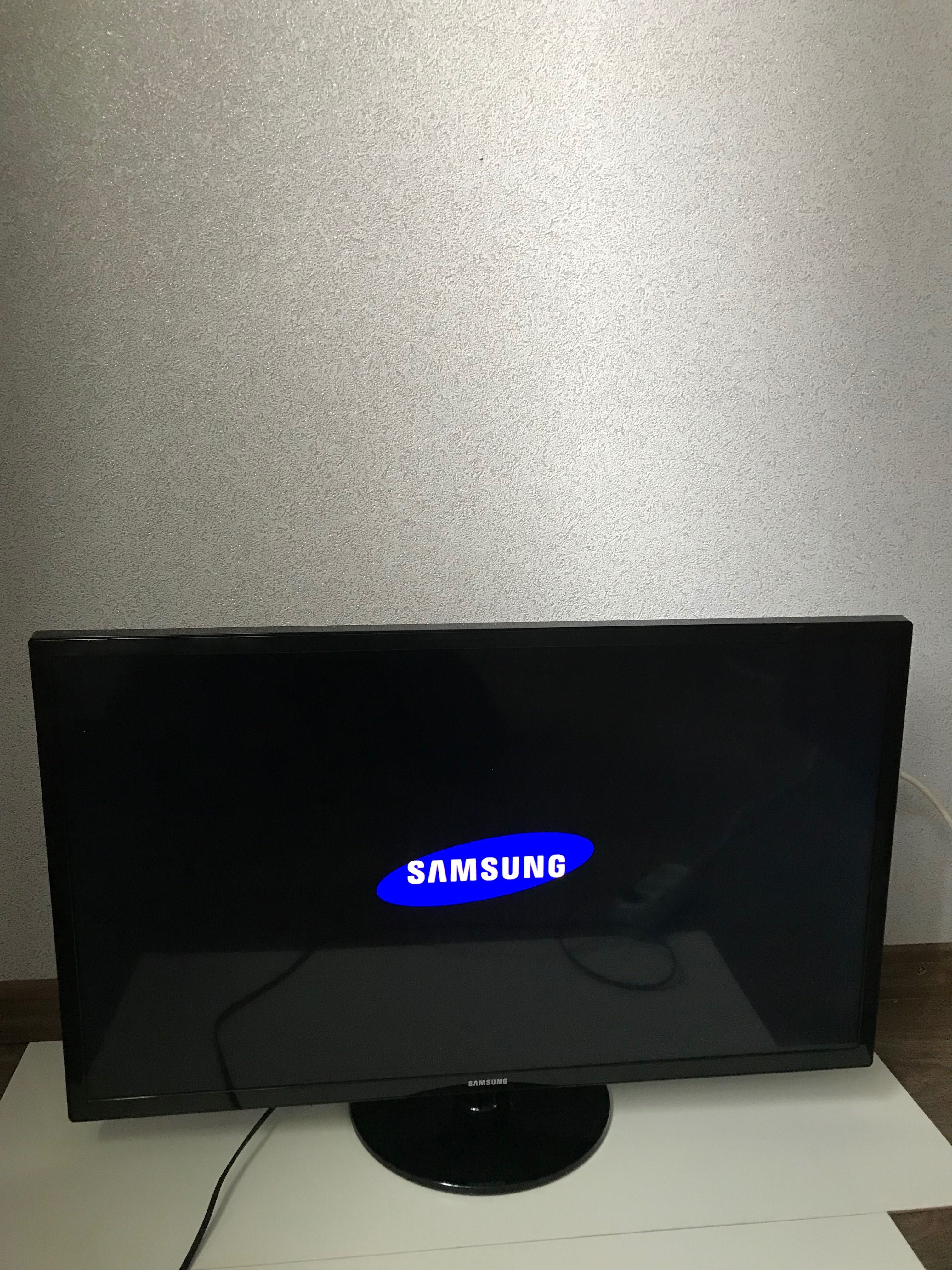 Телевізор Samsung UE32F4020aw на 32д.