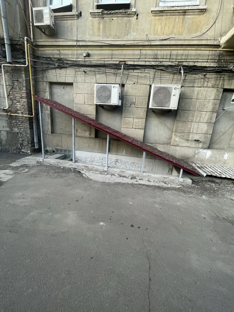 Аренда подвального помещения 164 м2. Яворницкого. Центр
