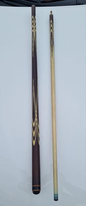 Більярдний кій з шкіряним чехлом.