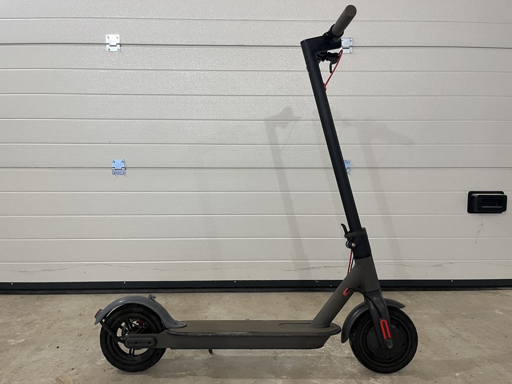 Продам електросамокат Kuggo M365 Pro