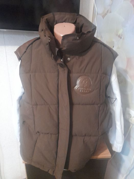 Жилетка шоколадного цвета.Женская L.