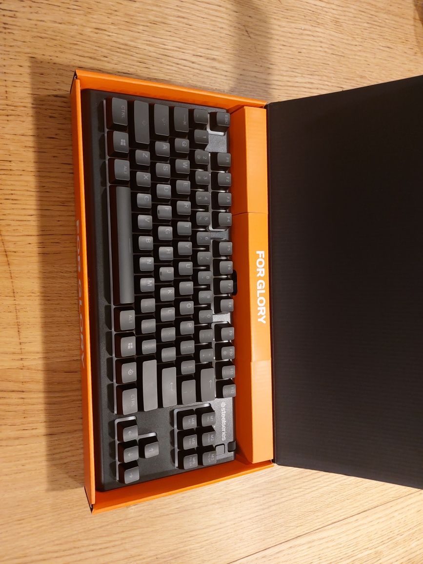 Sprzedam klawiature steelseries apex 3 tkl