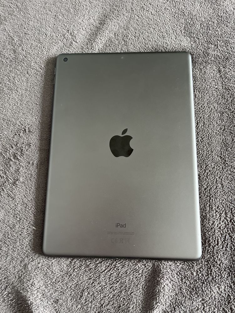 Ipad 8th gen A2270 32GB plus etui, szkło hartowane