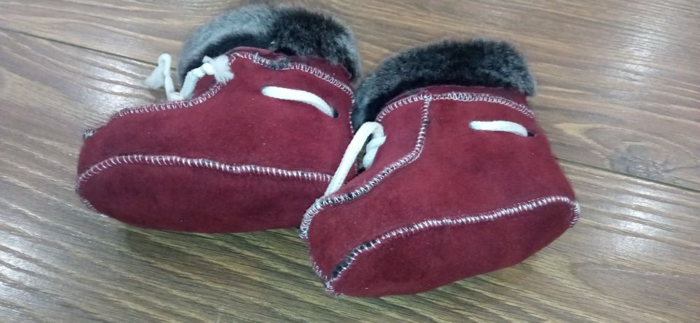 Niechodki góralskie, skóra nat. z futerkiem, r. 18, unisex nowe