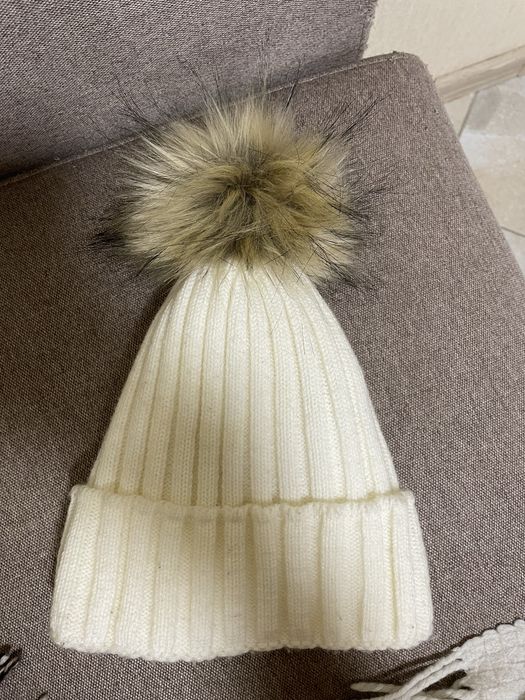 Шапка жля дівчинки 52-54 на 5-7 років біла на флісі натуральне хутро