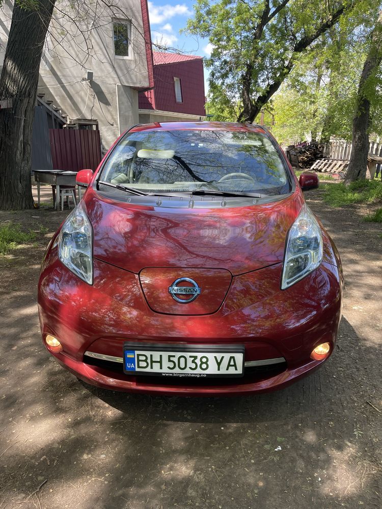 Продам Nissan Leaf