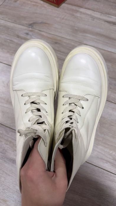 Жіночі бежеві чоботи