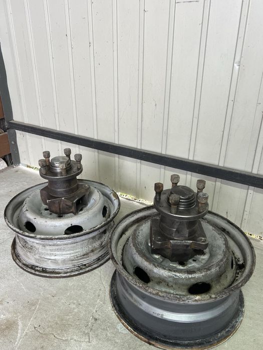 Ступиці до прицепа або воза