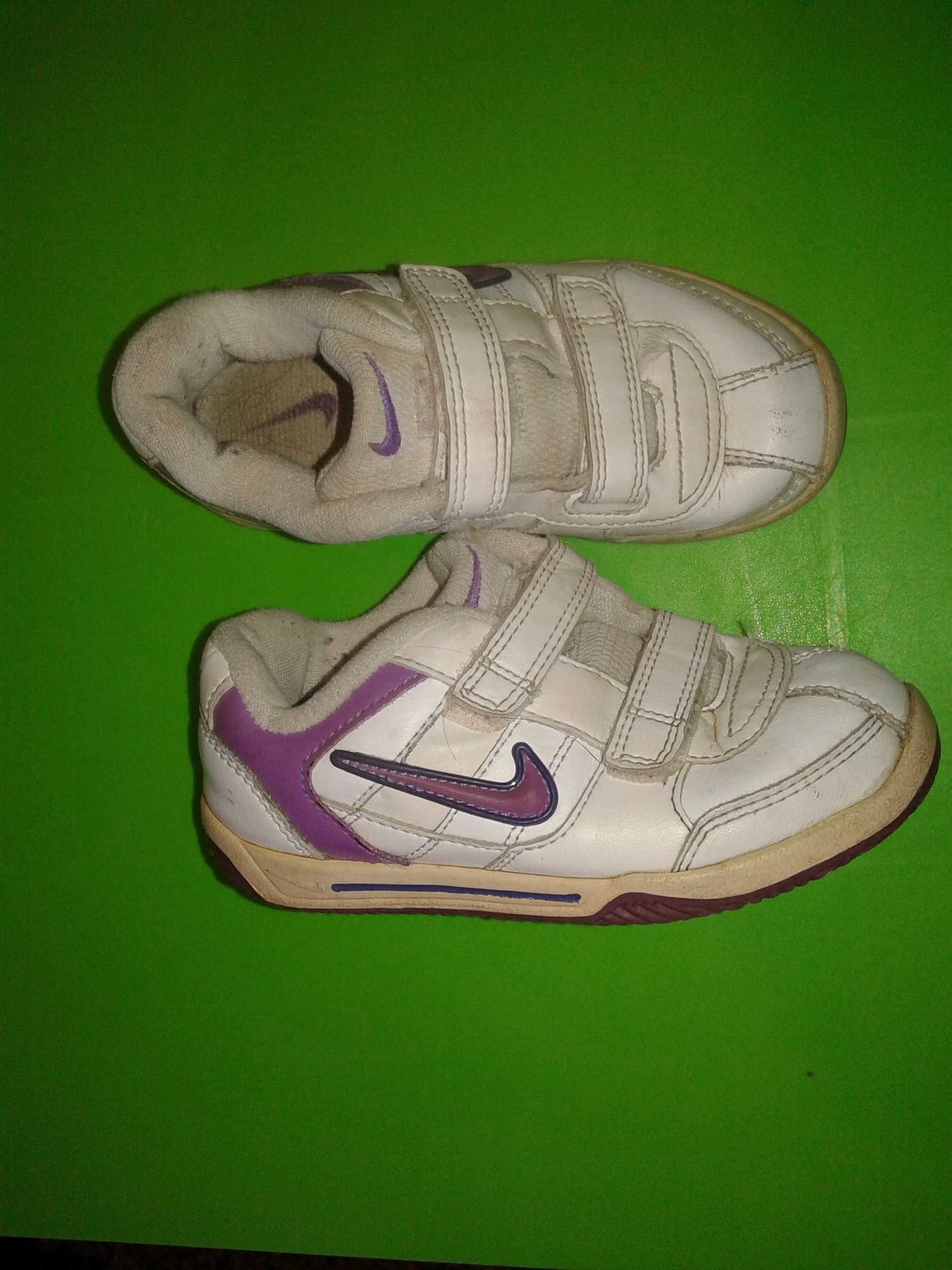 Buty dla dziewczynki 27 Nike.