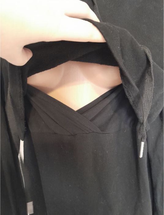 Чорне худі для годування