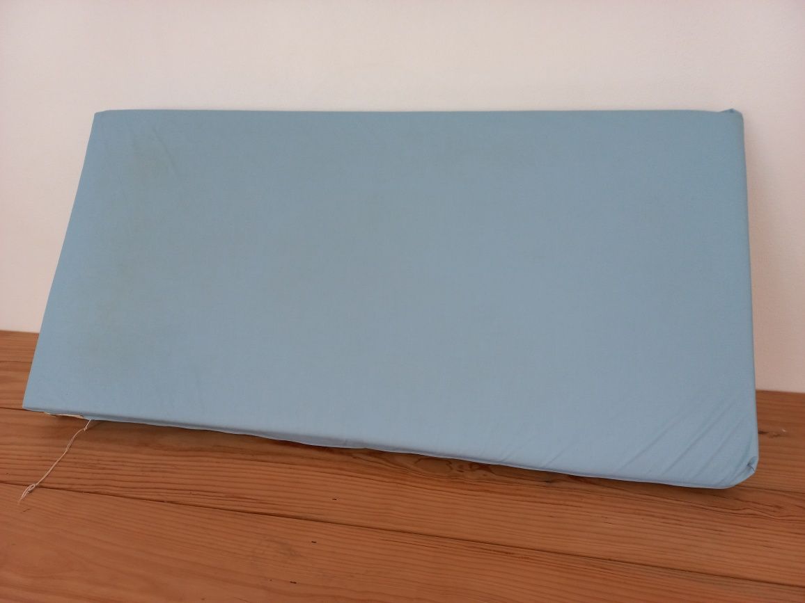 Cama de bebe em ferro