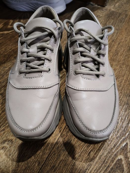 Кросівки 38 розмір