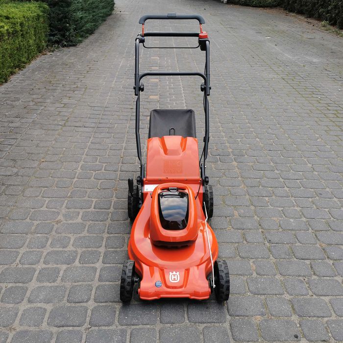 Kosiarka akumulatorowa HUSQVARNA 142iS.Stan jak Nowa.  2 Akumulatory