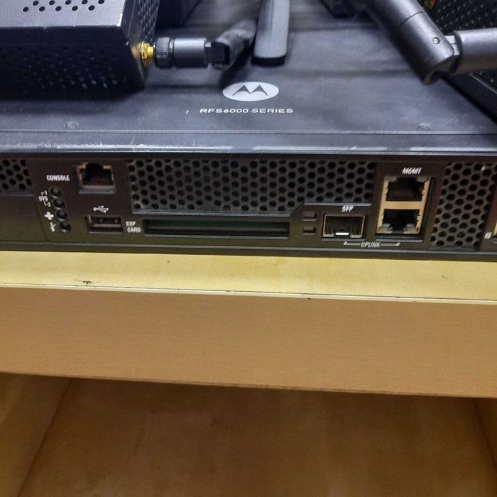 Motorola RFS-6010 бездротовий контролер  + Motorola AP 650 (5шт)