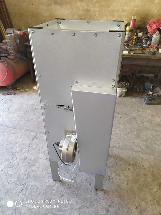 Łuparka do czosnku, rozłupuje czosnek na ząbki