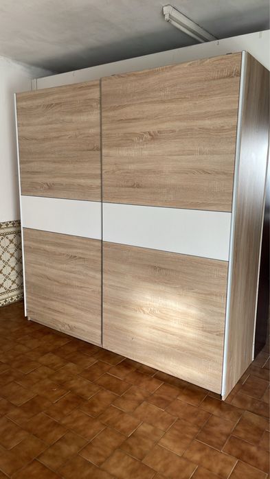 Roupeiro com  duas portas  de correr