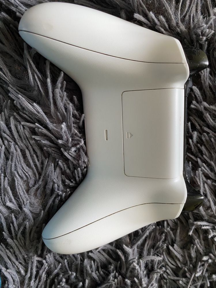 X Box One S 1 TB ( zestaw : pad, kable , 8 gier)