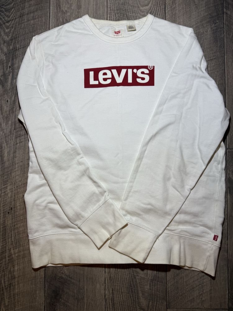 Кофта Levi’s.