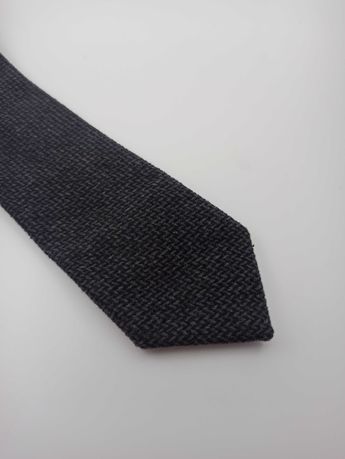 Czarny gładki wełniany krawat