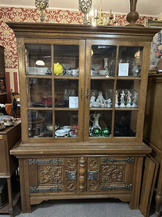 Antyczna/stylowa witryna/kredens z rzeźbieniami, dąb