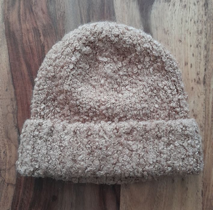 Czapka boucle reserved