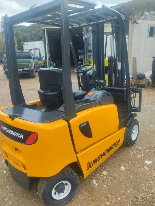 Empilhador elétrico Jungheinrich EFGVac20-2.000Kg Bat.NOVA