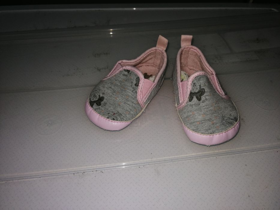 Vendo calçado de bebé como novo para menina