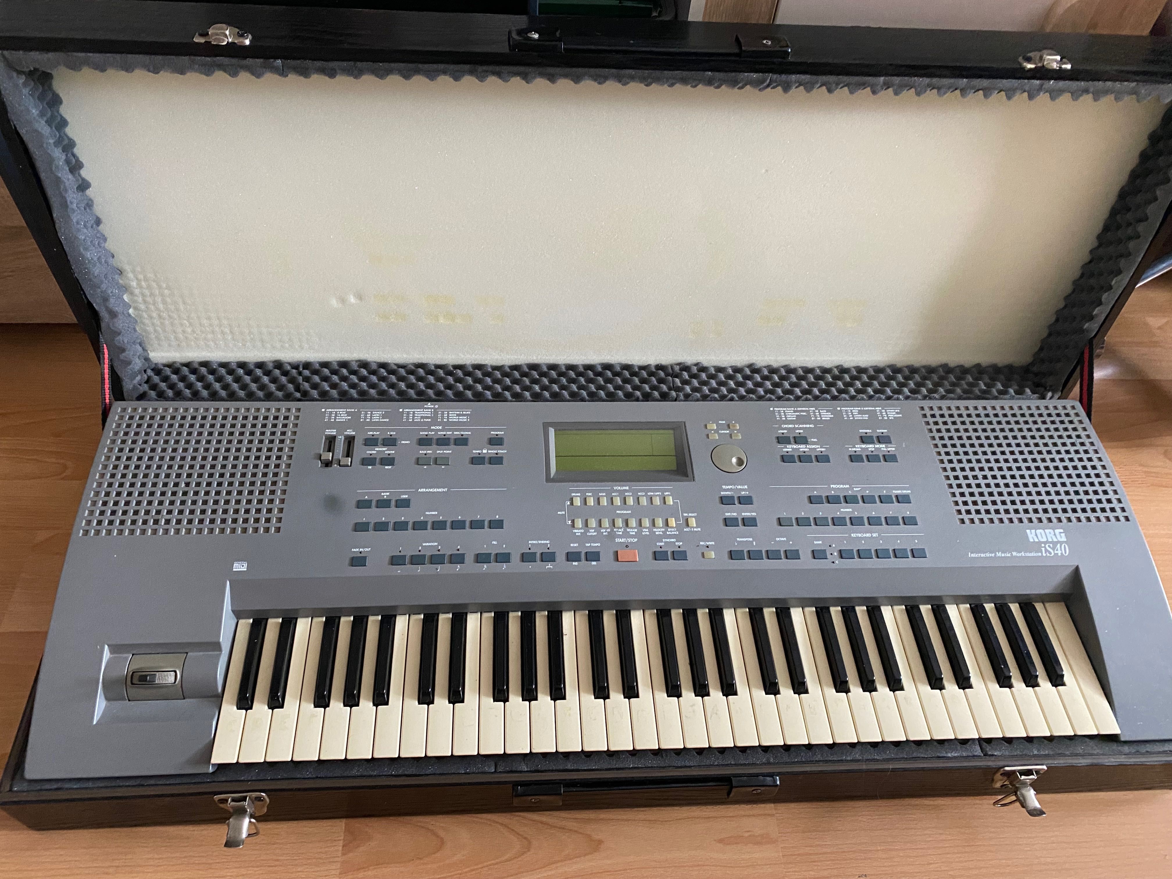keyboard KORG iS40