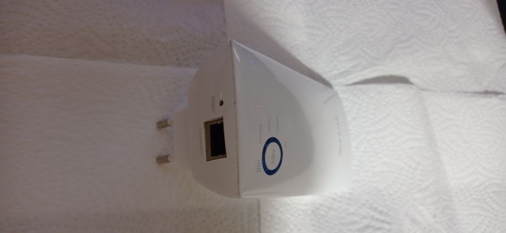 Red wireless, Wi-Fi repeater extender TP-Link model shown in photos64354221966337121