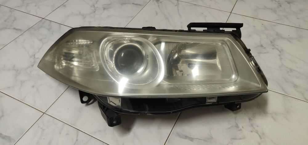 Farol dir. Renault Megane II olho de boi