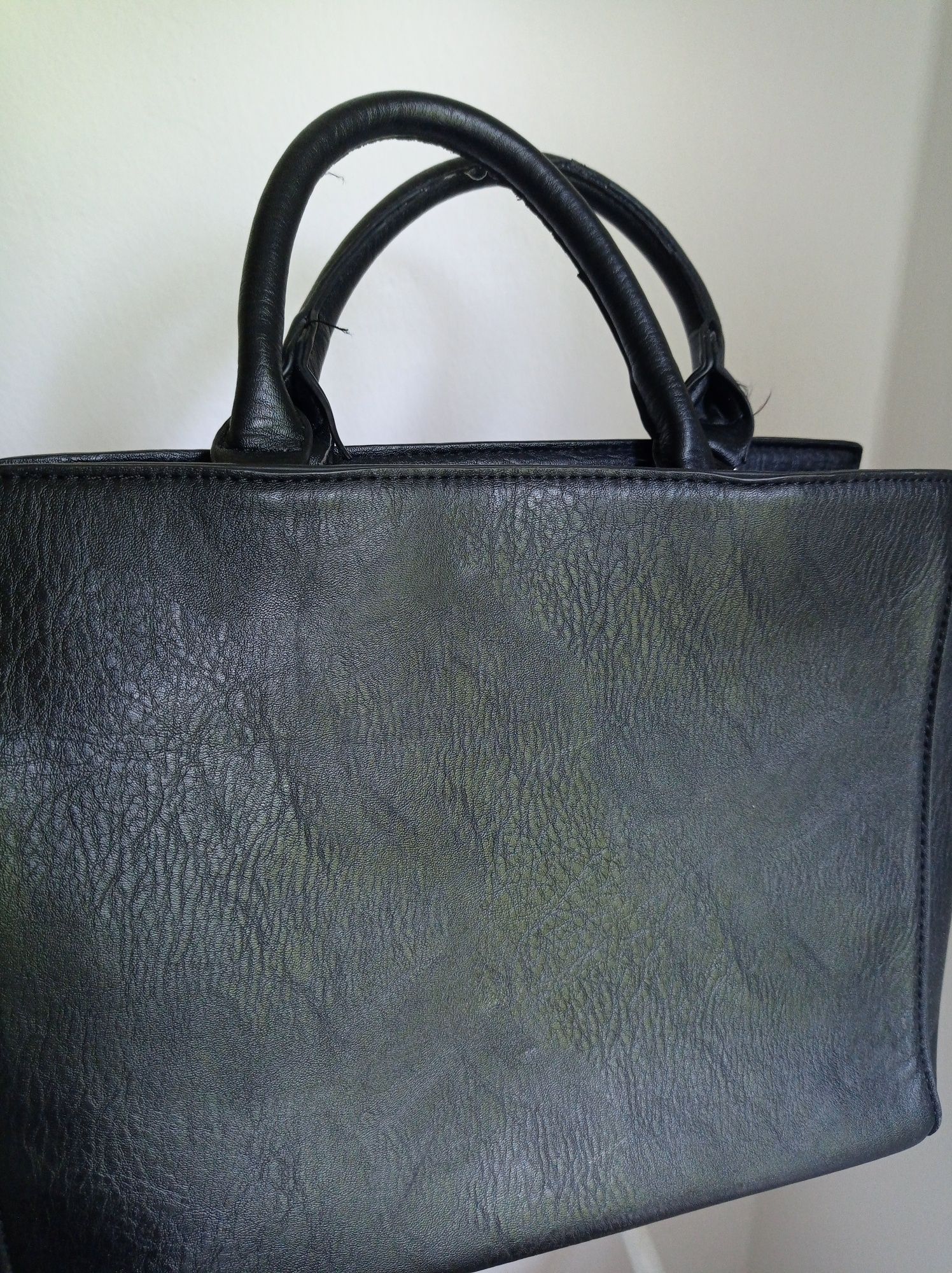 Czarna Torebka Tote MIDI Stradivarius