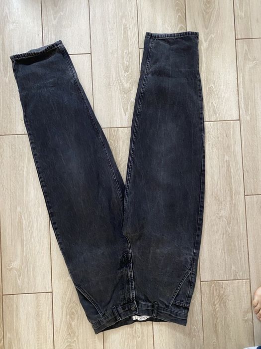 Джинси в чорному кольорі