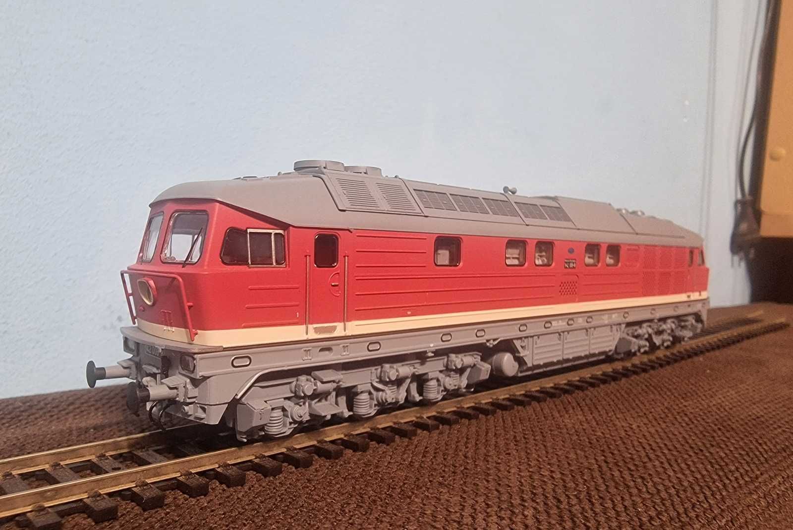 Lokomotywa spalinowa BR 142 PIKO 52765 DCC Dźwięk