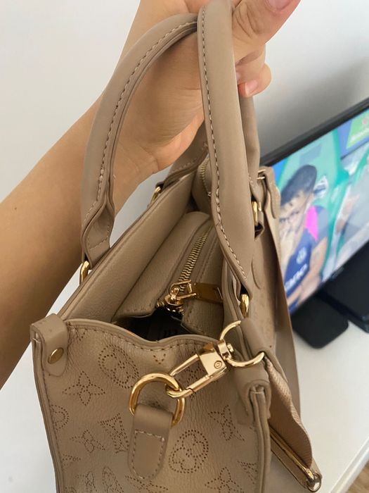Bolsa feminina em bom estado