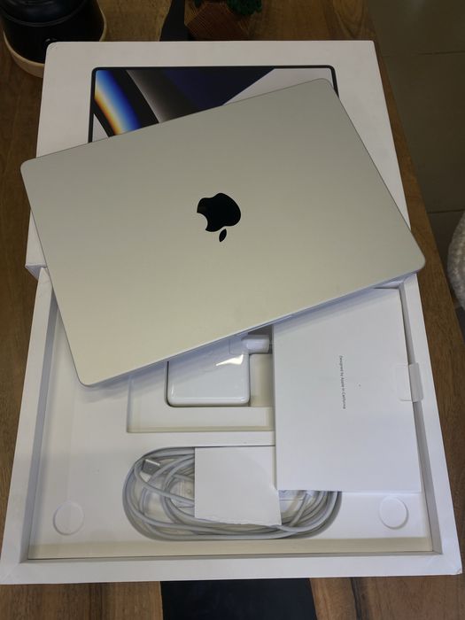 Ноутбук MacBook Pro 14 M1 Pro 16/512GB 8CPU/14GPU Silver (MKGR3) 2021