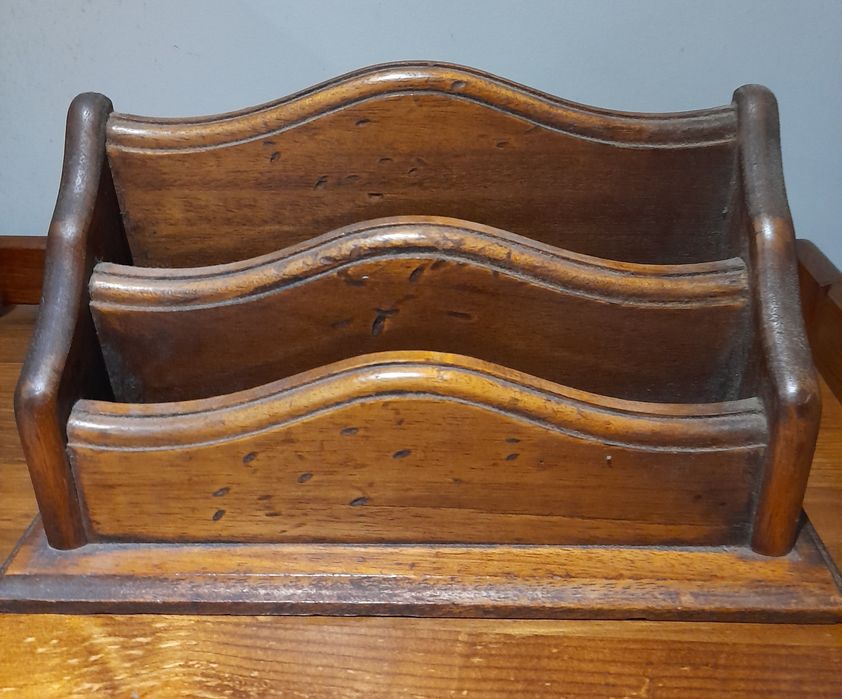 Suporte para cartas em madeira